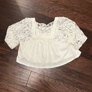 Xs free people crop lacy sleeve crop top. Excellent condition. Never worn.